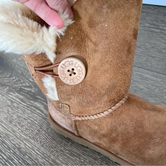 Ugg Australia Bailey Button II Short Boot Booties Size 5 Chestnut suede Uggs tan - Picture 5 of 11